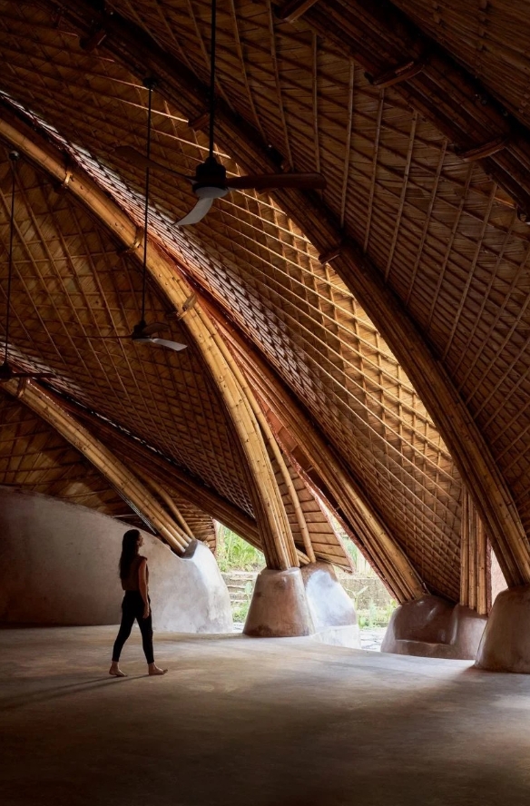 伊布库设计铜包竹“花瓣”包裹冥想空间